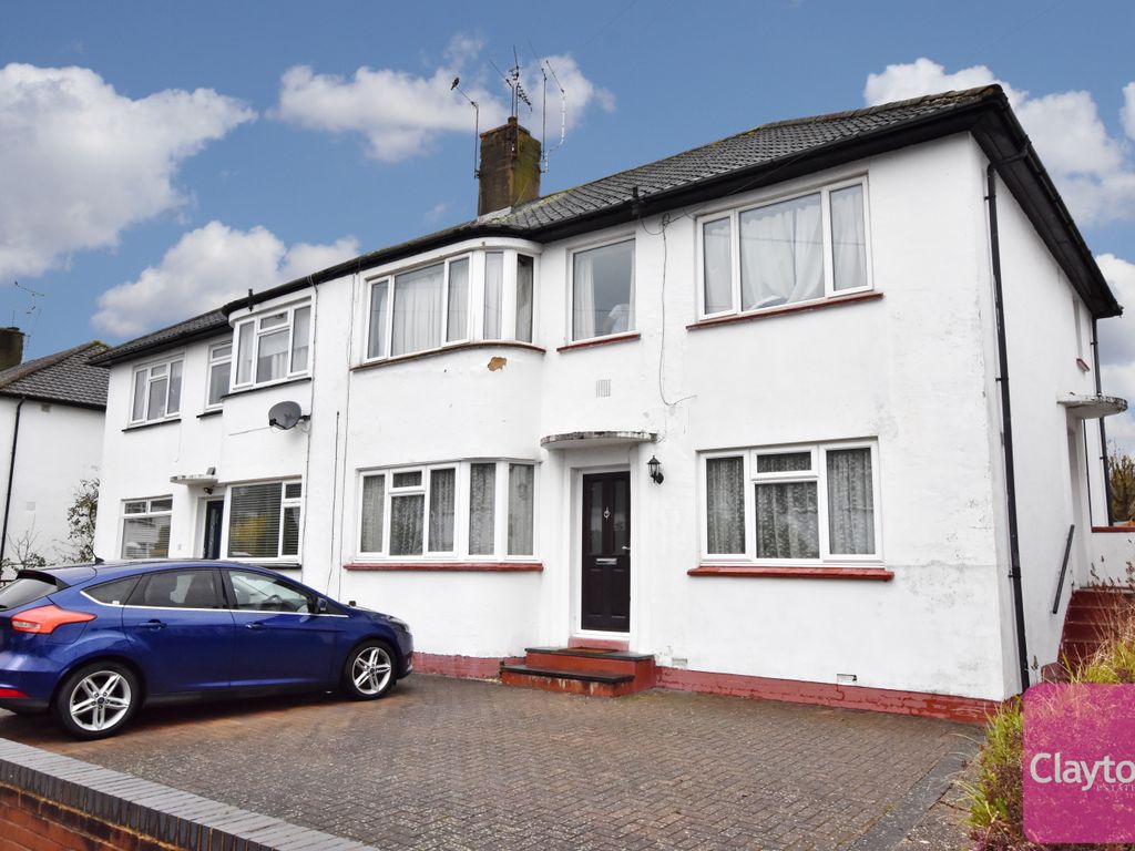 2 bed for sale in Trevellance Way, Watford WD25, £300,000