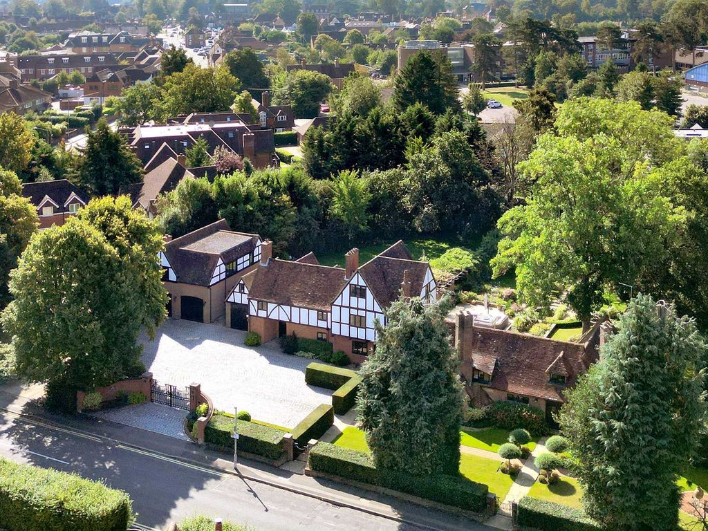 6 bed detached house for sale in Grove Road, Beaconsfield HP9, £