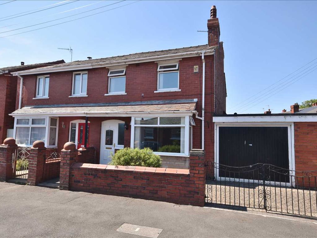 3 bed semidetached house for sale in Lichfield Road, Chorley PR7 Zoopla