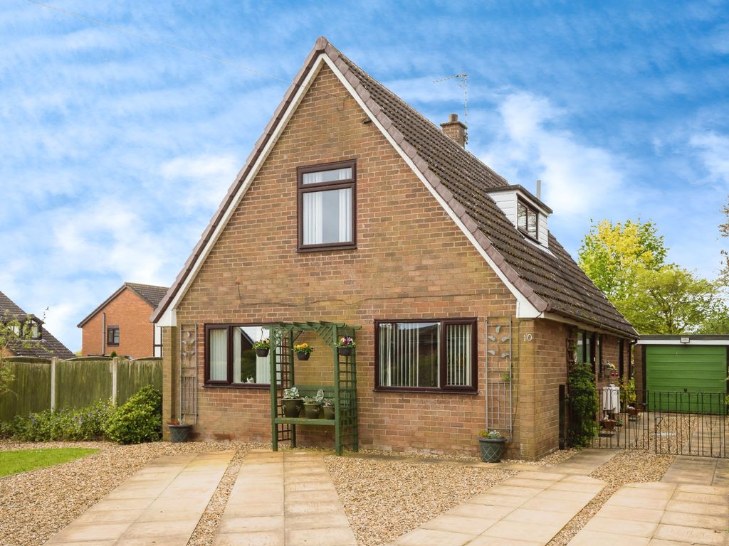 3 bed bungalow for sale in Rosehill Avenue, Whittington, Oswestry