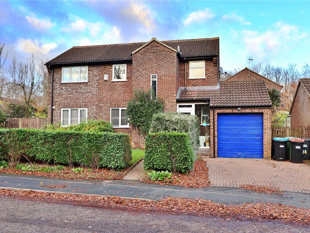 5 bed detached house for sale in Stainton Drive, Heelands, Milton