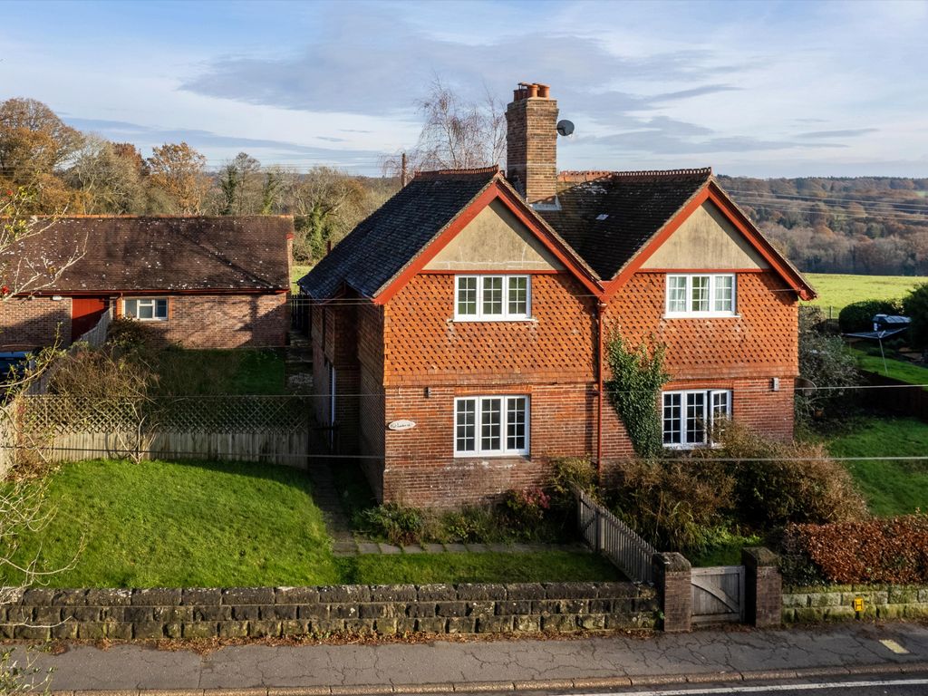 2 bed semidetached house for sale in London Road, Haywards