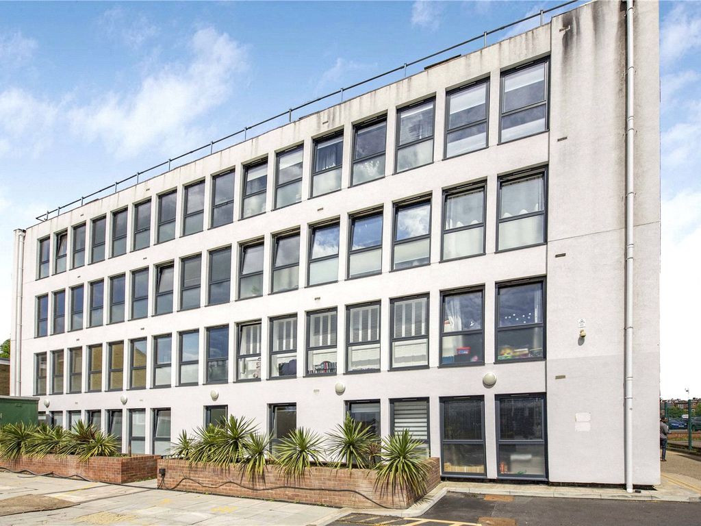 2 bed flat to rent in Park House, 87 Burlington Road, New Malden KT3, £