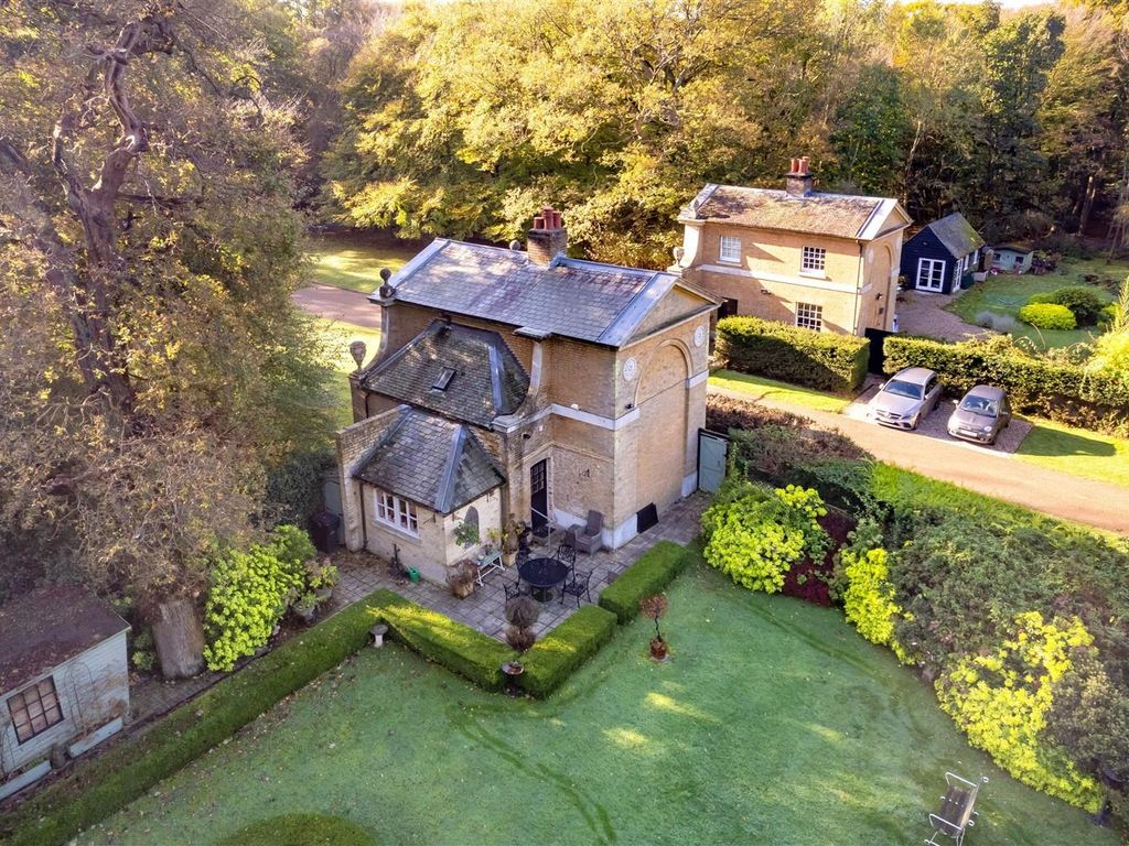 2 bed detached house for sale in Lodge Road, Epping CM16 Zoopla