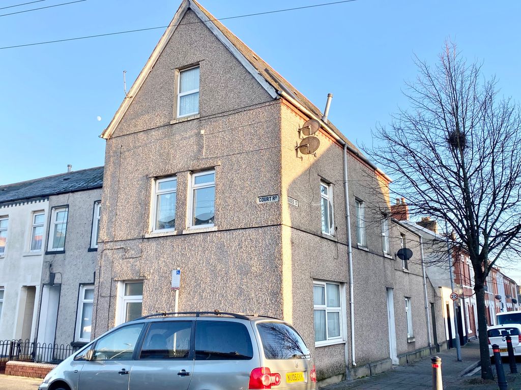 1 bed flat for sale in Court Road, Grangetown, Cardiff CF11, £100,000