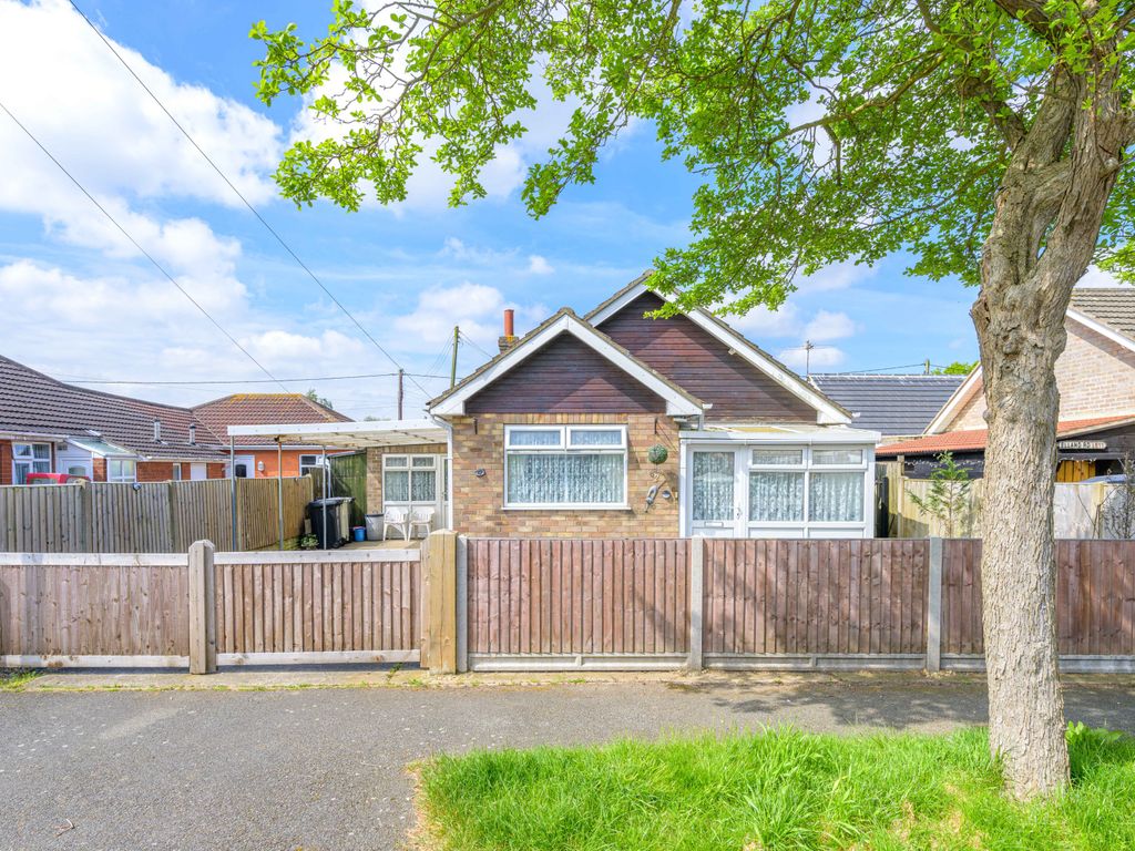 2 bed detached bungalow for sale in Fairfield Avenue, Chapel St