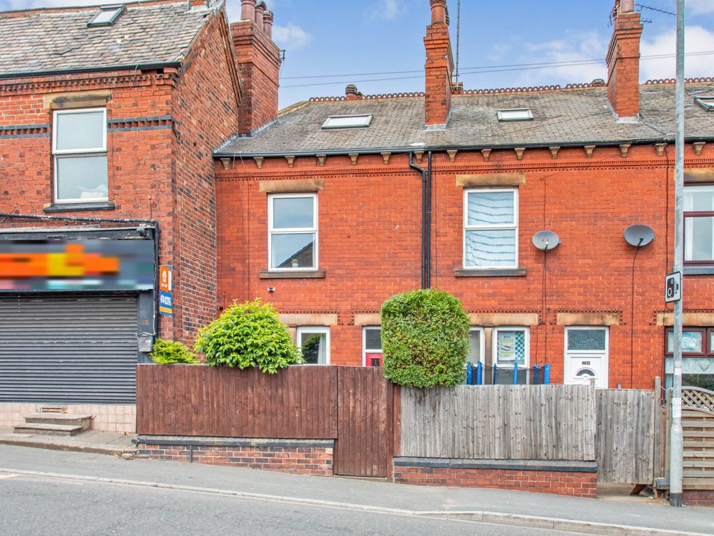 3 bed end terrace house for sale in Elland Road, Churwell, Morley