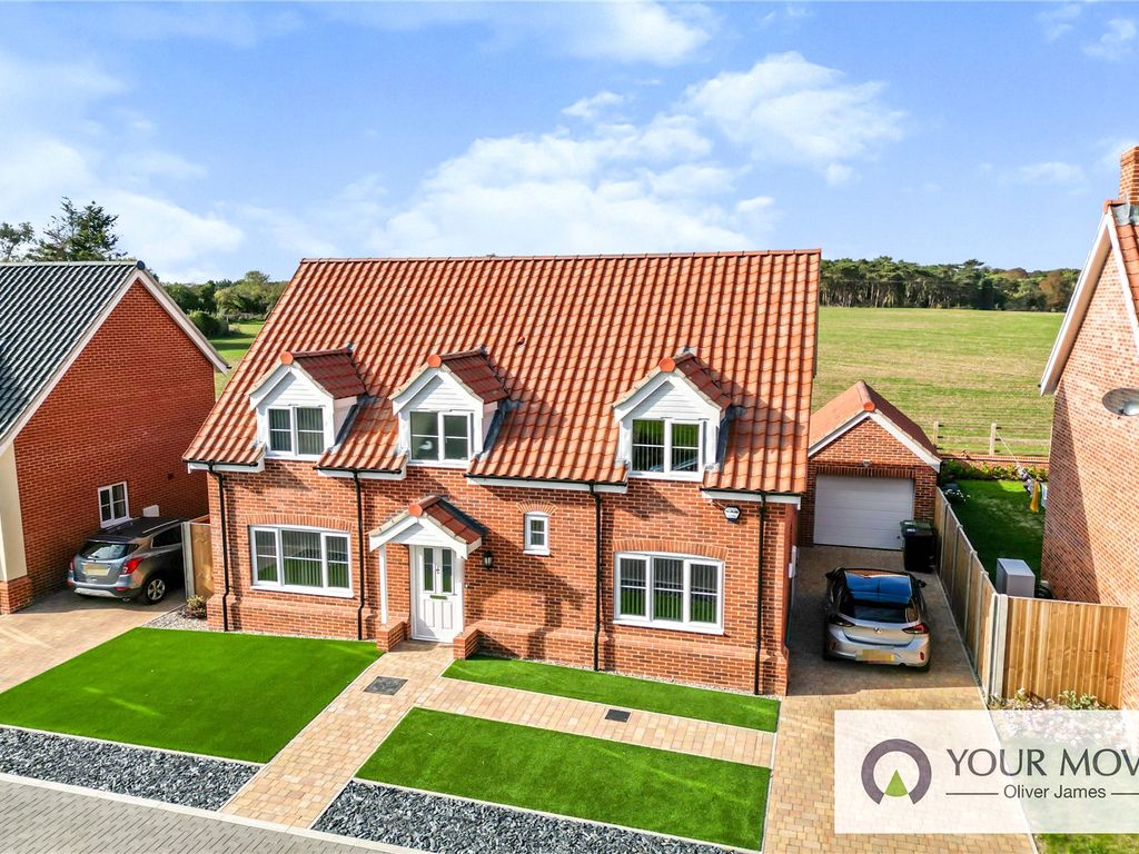4 bed detached house for sale in Yarmouth Road, Broome, Bungay, Norfolk