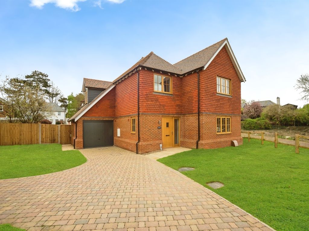 New home, 5 bed detached house for sale in Roundwell Park, Bearsted