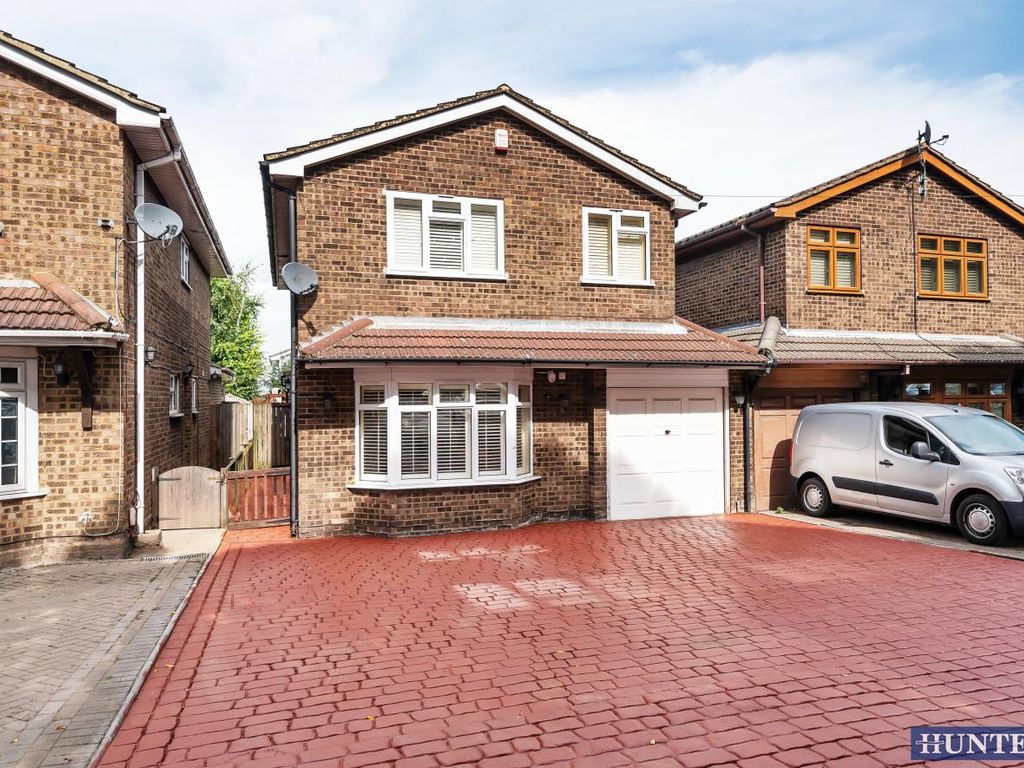 4 bed linkdetached house for sale in London Road, Benfleet, Essex SS7