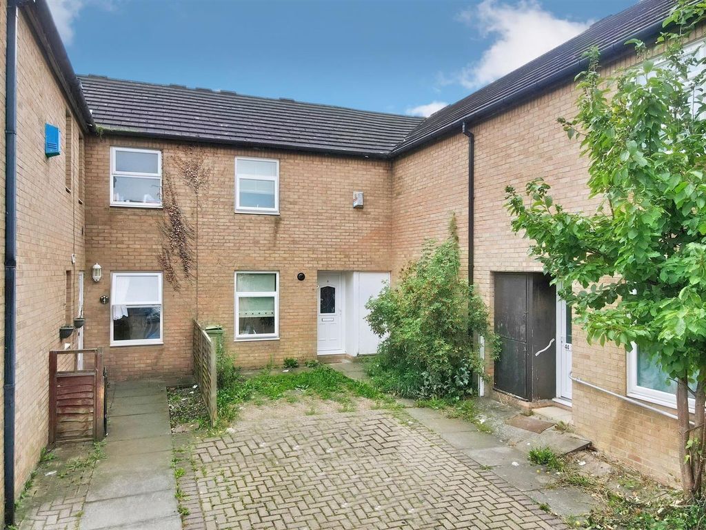 2 bed terraced house to rent in Carlina Place, Conniburrow, Milton