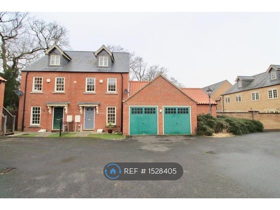 3 bed semidetached house to rent in King Henry Chase, Bretton