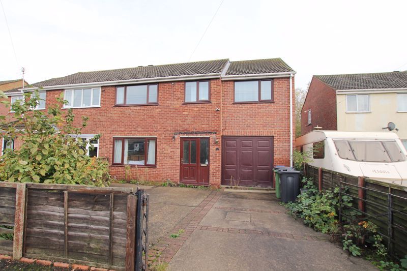 4 bed semidetached house for sale in Chestnut Avenue, Immingham DN40
