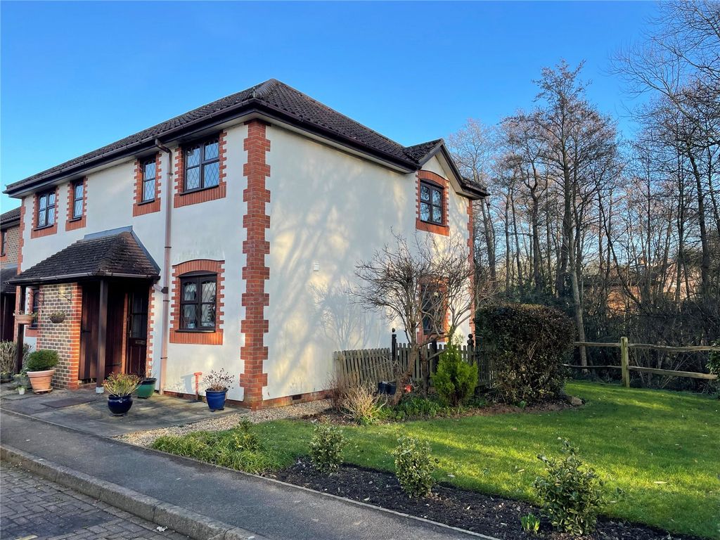 2 bed end terrace house for sale in Spring Meadow, New Road, Midhurst