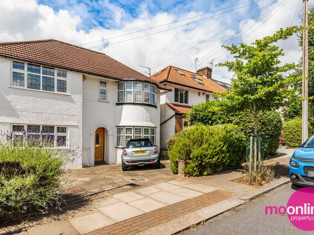 Lawrence Avenue Mill Hill London NW7  