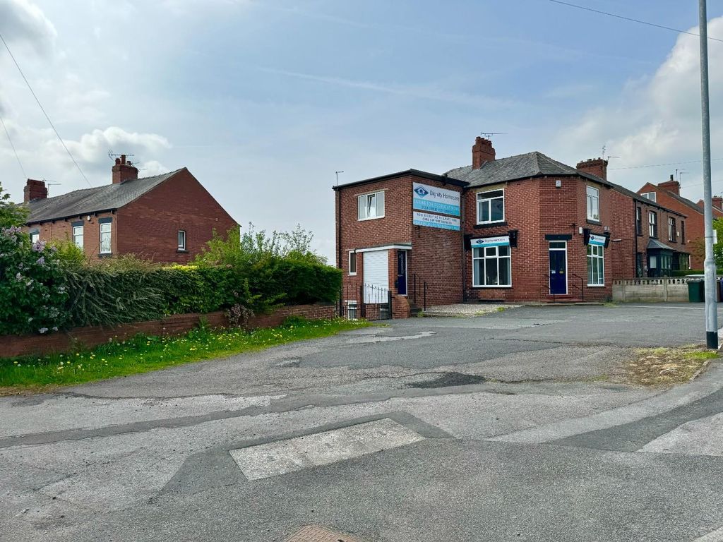 3 bed detached house for sale in Bence Lane, Darton, Barnsley S75, £