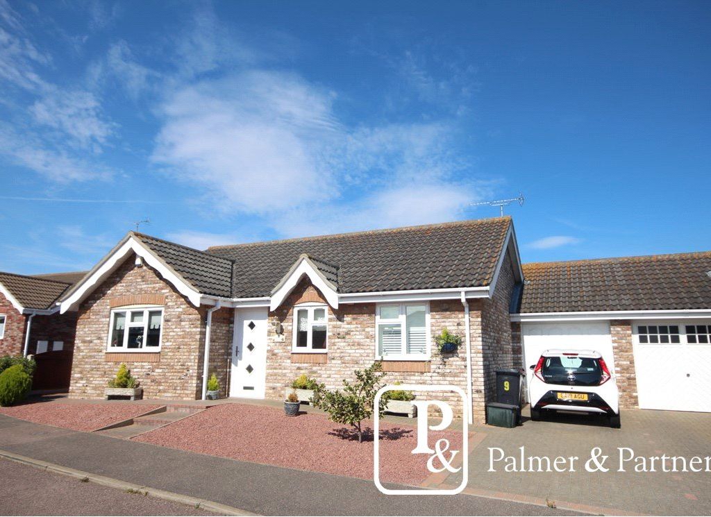 2 bed bungalow for sale in Bramble Way, ClactonOnSea, Essex CO15 Zoopla