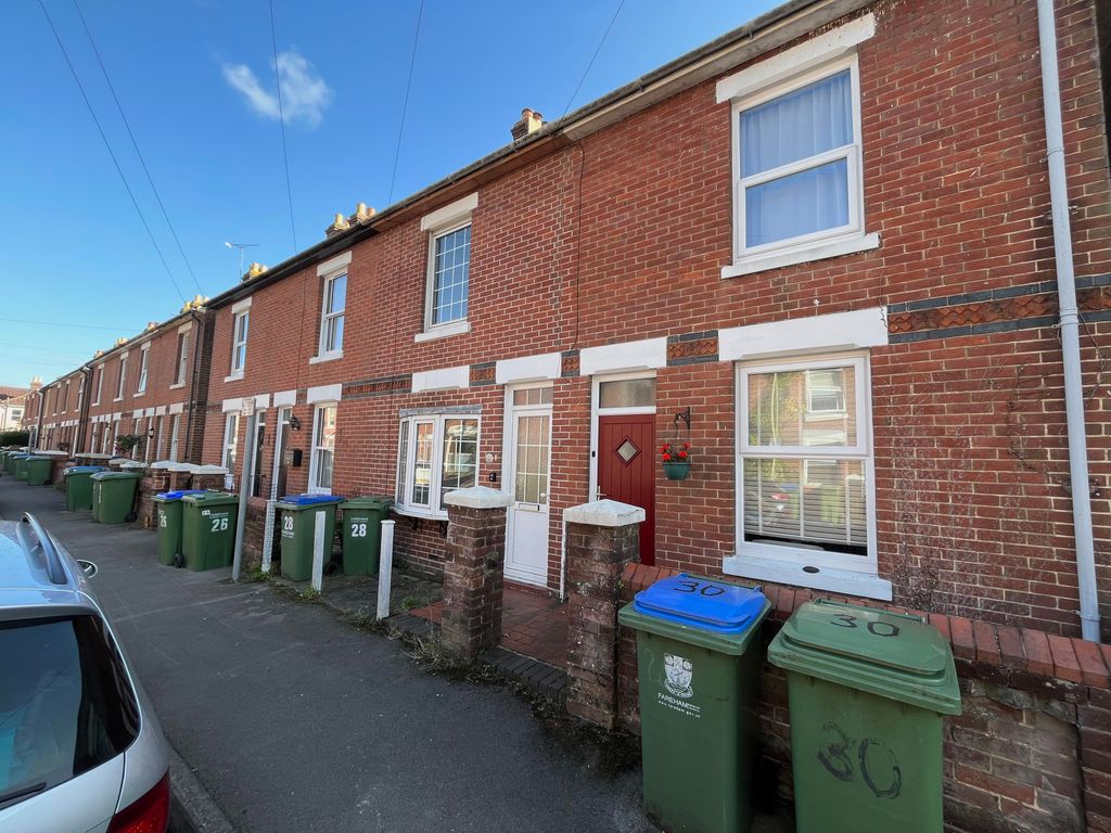 2 bed terraced house to rent in New Road, Fareham PO16, £1,200 pcm Zoopla