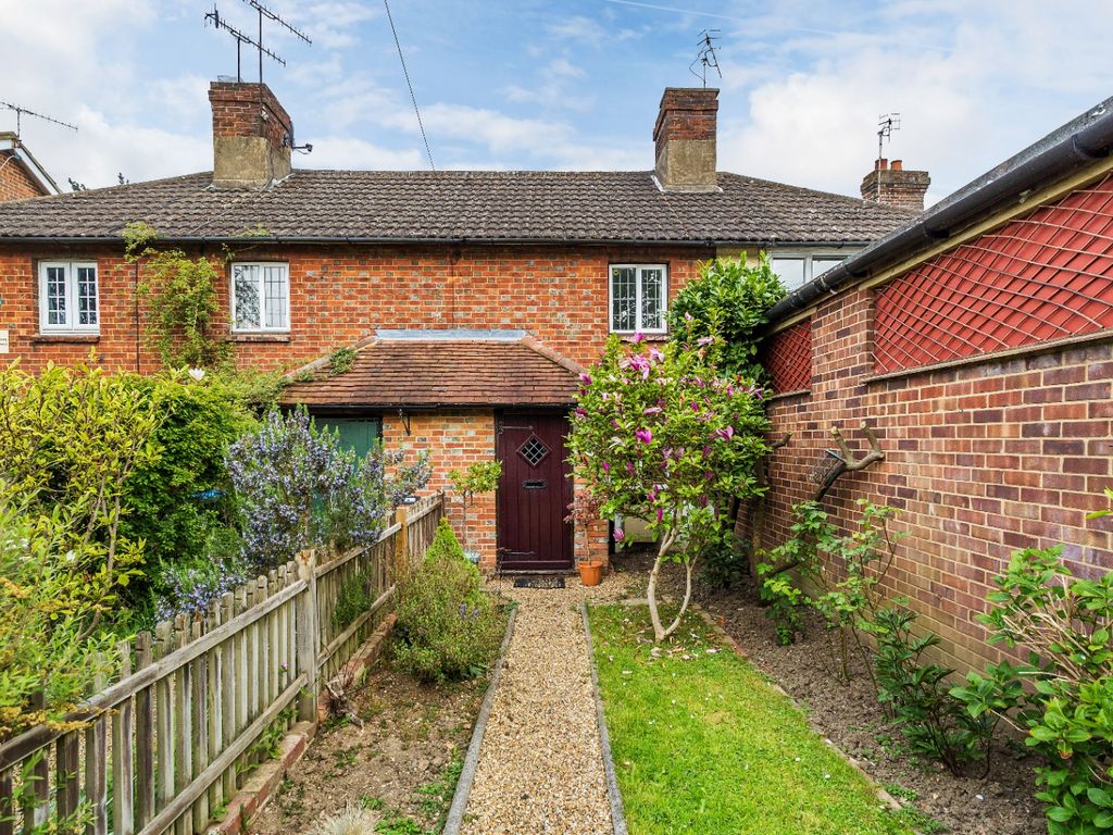 2 bed cottage for sale in Holland Road, Oxted RH8 Zoopla