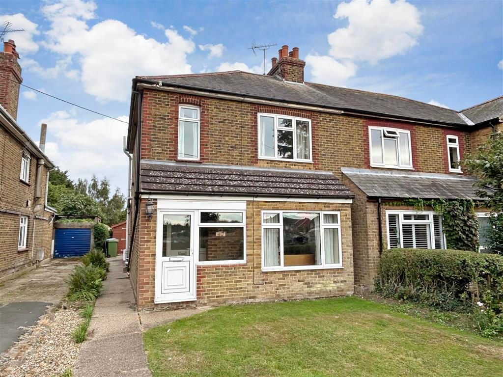 3 bed semidetached house for sale in Chaffes Lane, Upchurch