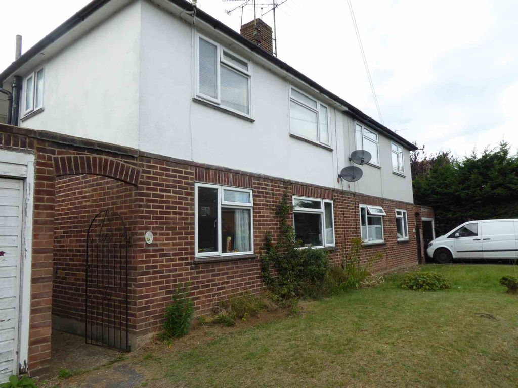 2 bed flat to rent in Butts Hill Road, Woodley RG5 Zoopla