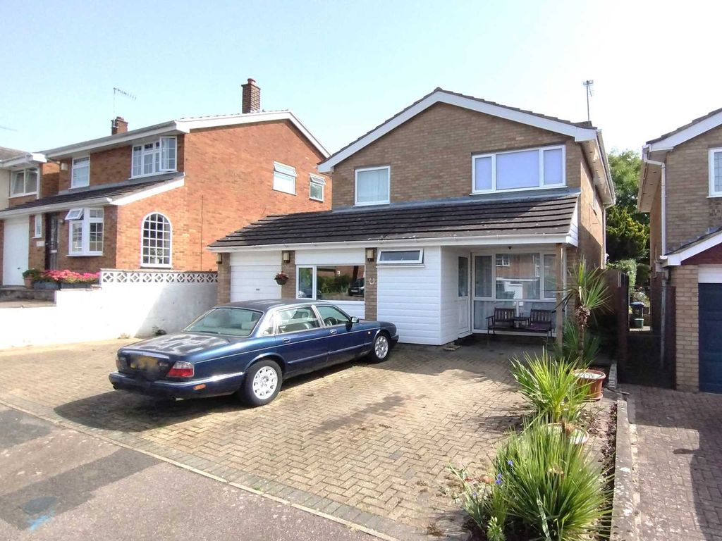 4 bed detached house for sale in 5 Bed Glebe Close, Hemel Hempstead HP3