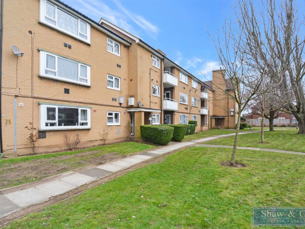 2 bed flat for sale in Ringway, Southall, Middlesex UB2, £309,950 Zoopla