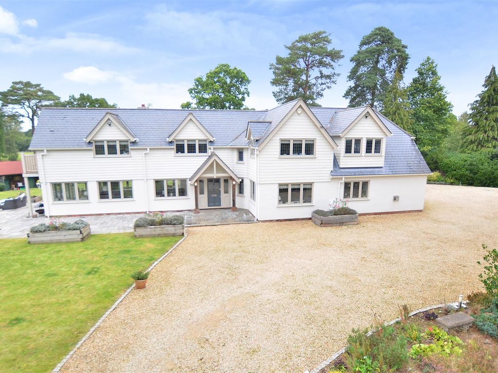 5 bed detached house for sale in Elstead, Nr. Godalming, Surrey GU8, £