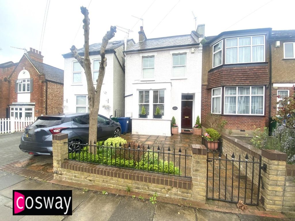 3 bed detached house for sale in Poets Corner, Mill Hill, London NW7, £875,000 Zoopla