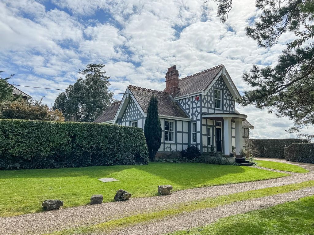 3 bed detached house for sale in Brocks Copse Road, Wootton Bridge