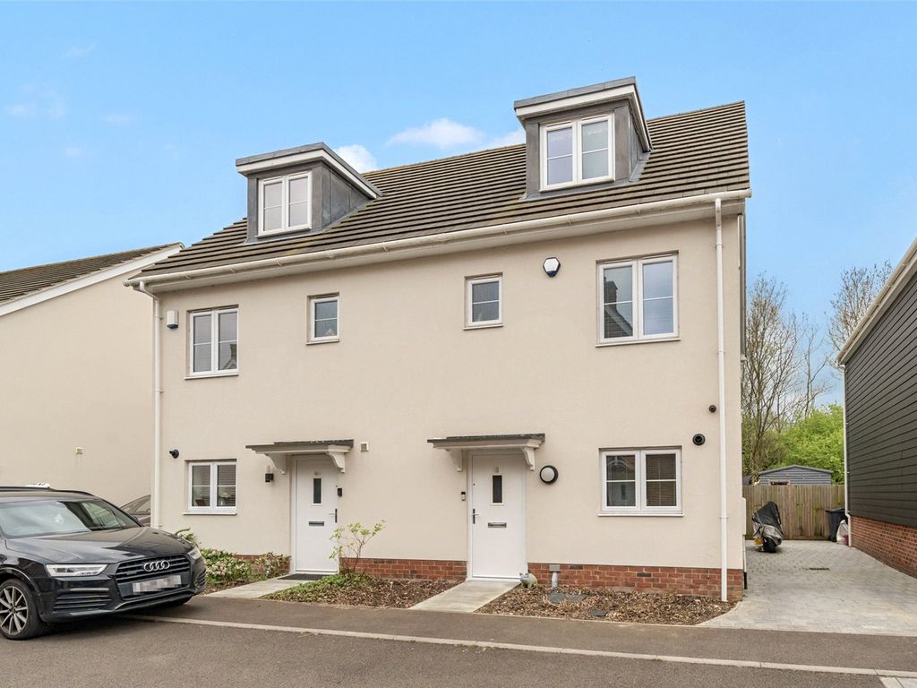 4 bed semidetached house for sale in Elm Gardens, Mountnessing CM15, £