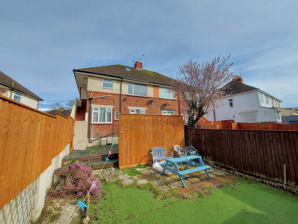 2 bed flat for sale in Wharfdale Road, Poole BH12 Zoopla