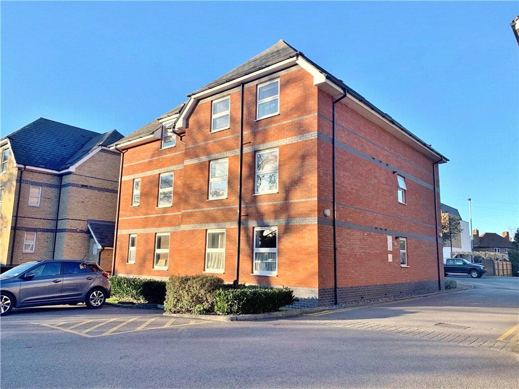 2 bed flat to rent in Vicarage Road, Egham, Surrey TW20 Zoopla