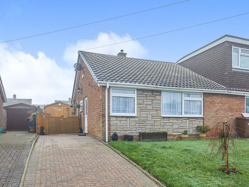 3 bed bungalow for sale in Henhurst Ridge, BurtonOnTrent