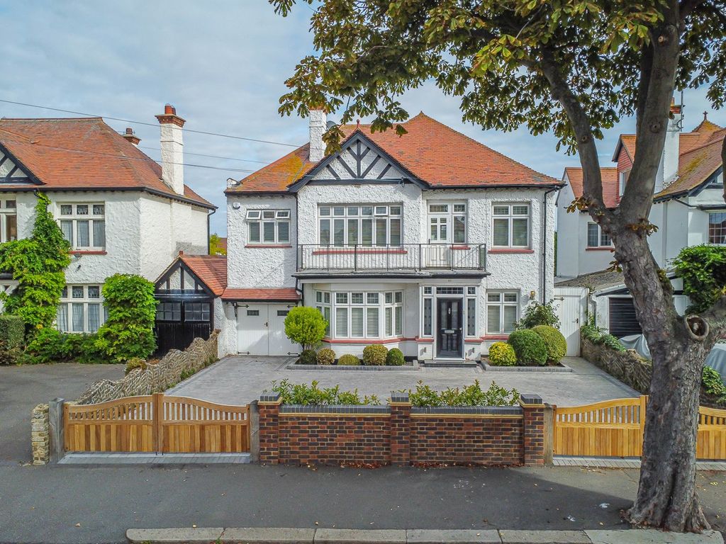 4 bed detached house for sale in Burges Road, Thorpe Bay SS1 Zoopla