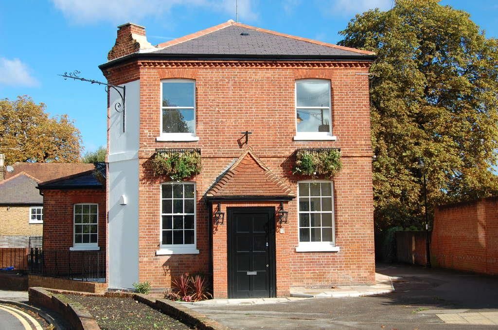 1 bed flat to rent in Ladas House, 13 Woodcote Road, Epsom, Surrey KT18