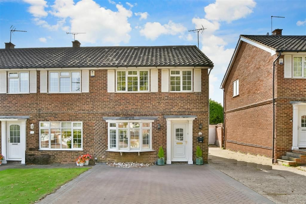 4 bed end terrace house for sale in Edmund Close, Meopham, Kent DA13, £