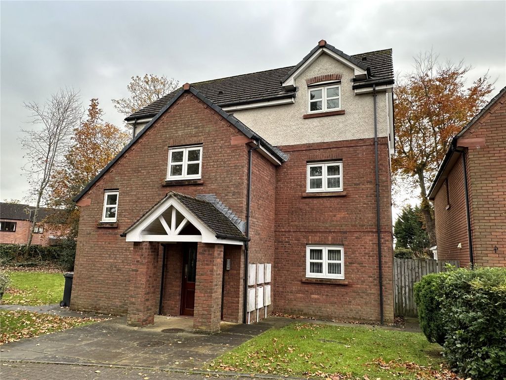 2 bed flat for sale in Chertsey Grove, Carlisle CA1, £95,000 Zoopla