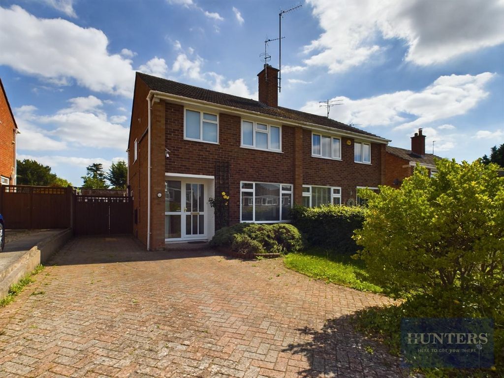 3 bed semidetached house for sale in Nettleton Road, Cheltenham GL51