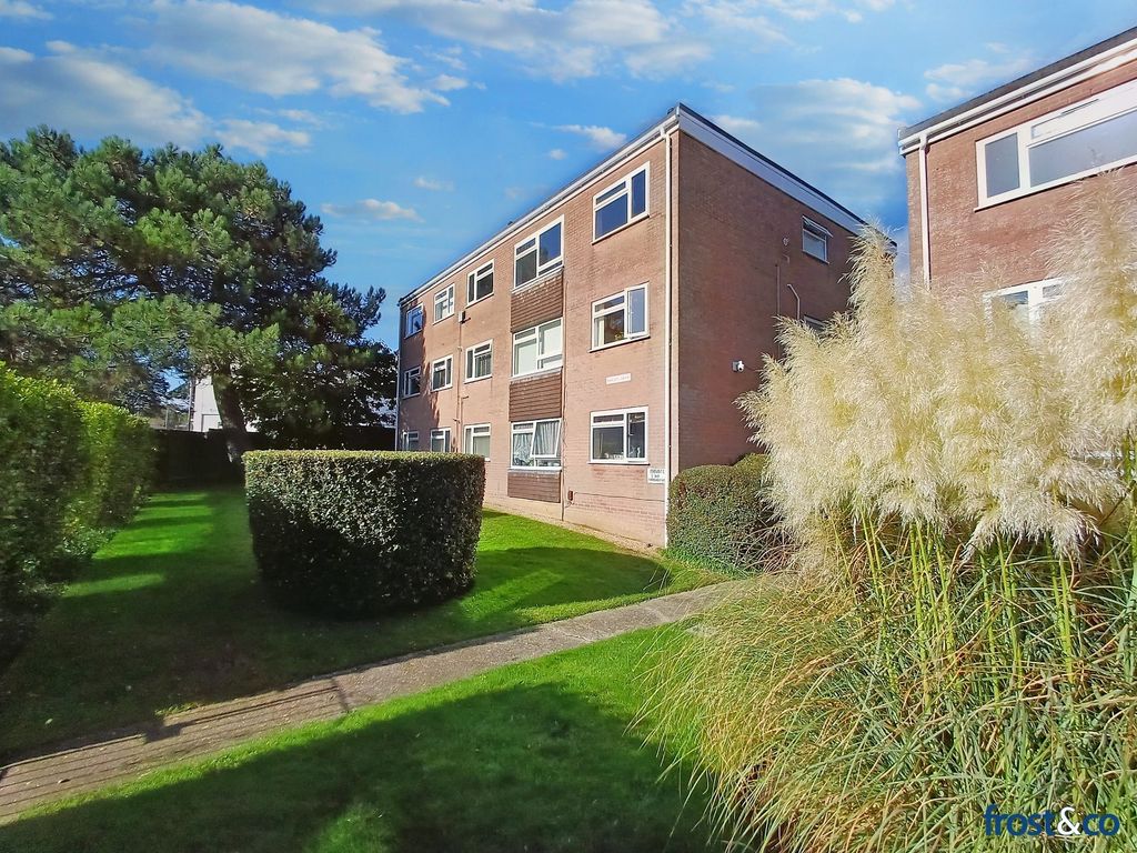 2 bed flat for sale in Bournemouth Road, Lower Parkstone, Poole, Dorset