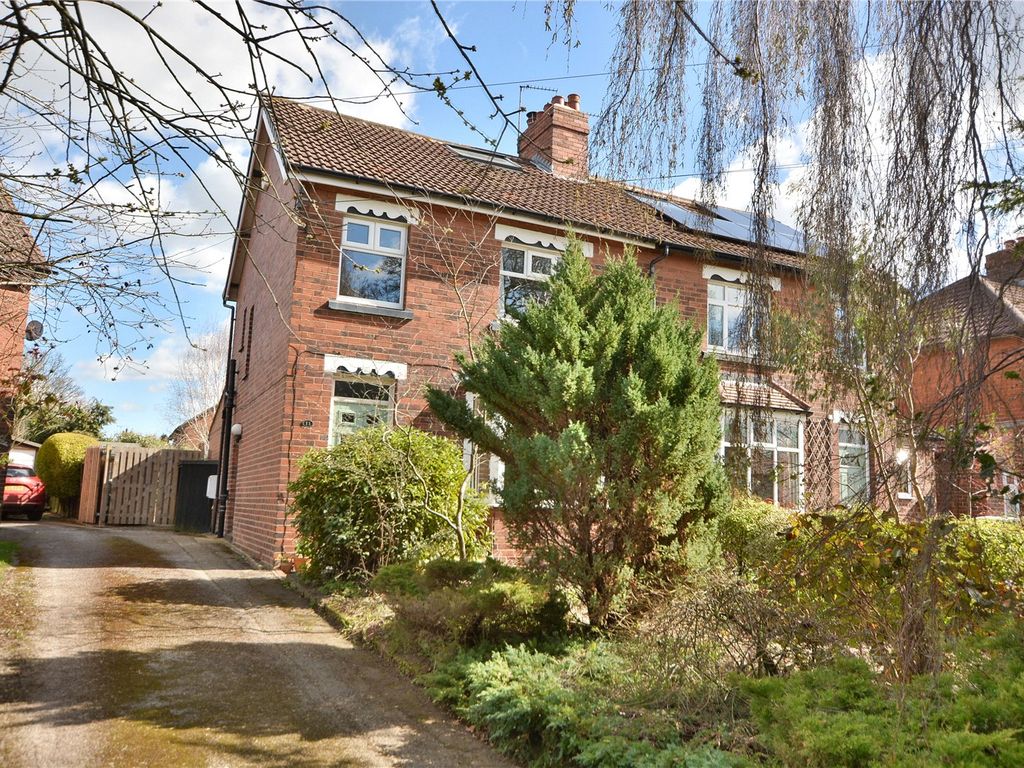 3 bed semidetached house for sale in Lidgett Park Grove, Roundhay