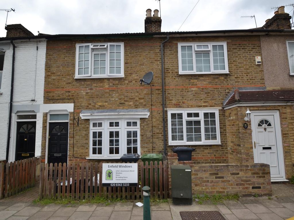 3 bed terraced house to rent in Queens Road, Waltham Cross