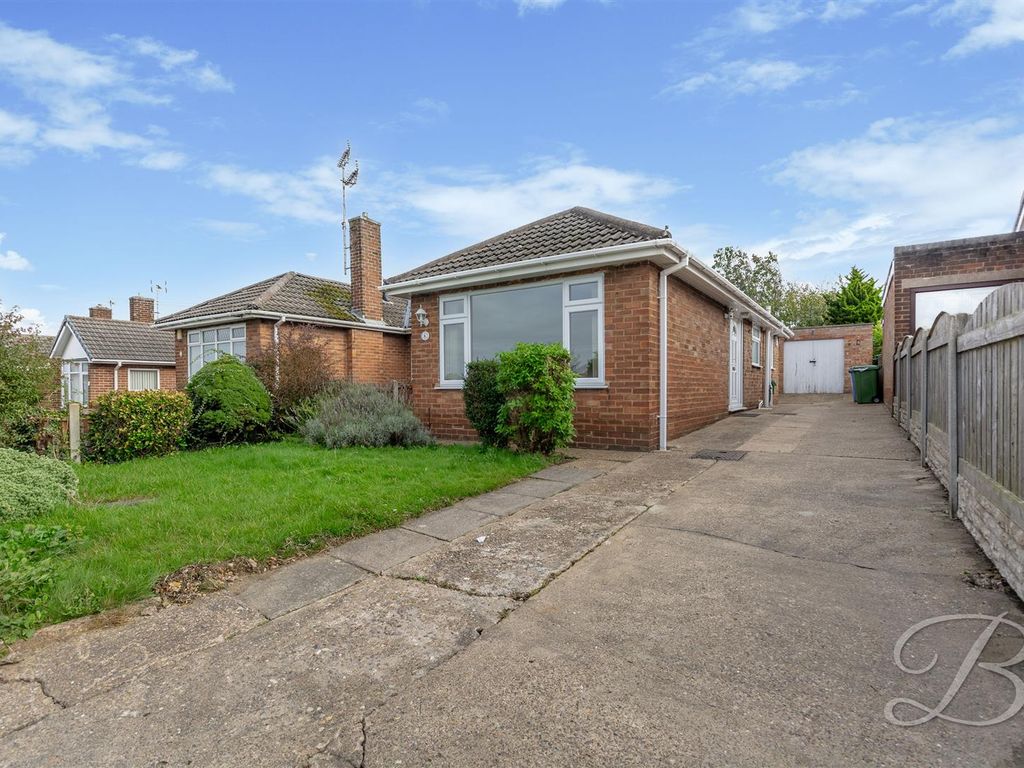 2 bed semidetached bungalow for sale in West Bank Lea, Mansfield NG19