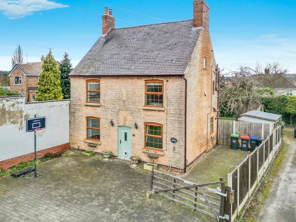 3 bed detached house for sale in Nottingham Road, Hucknall, Nottingham