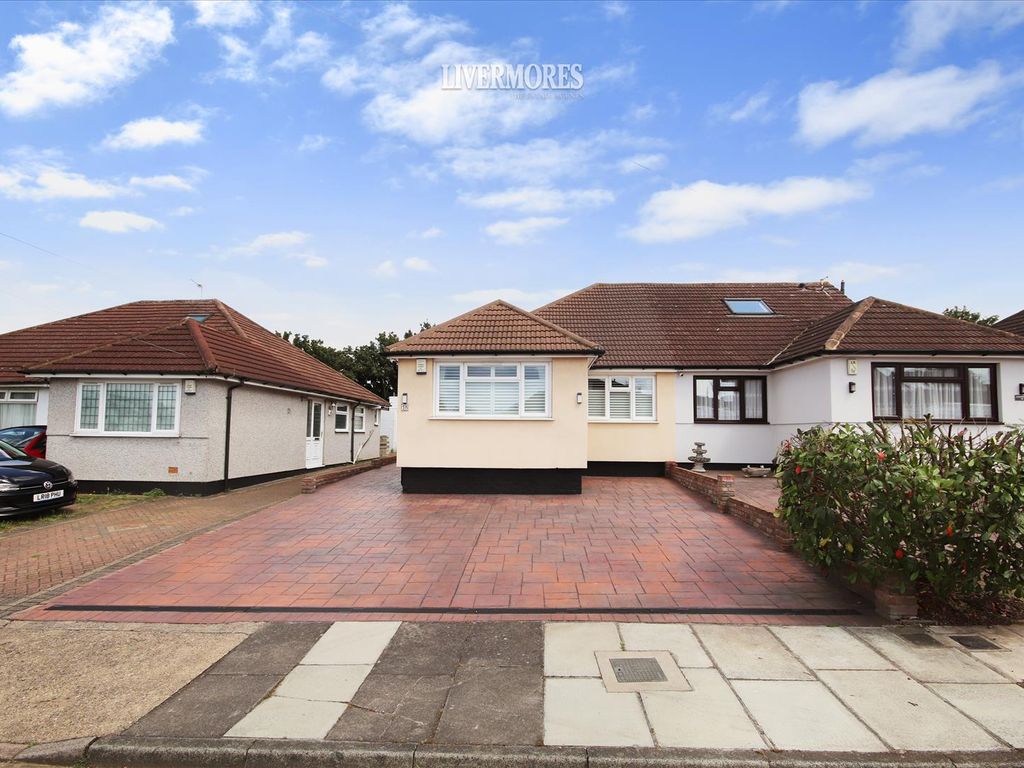 2 bed semidetached bungalow for sale in Sundridge Close, Dartford DA1