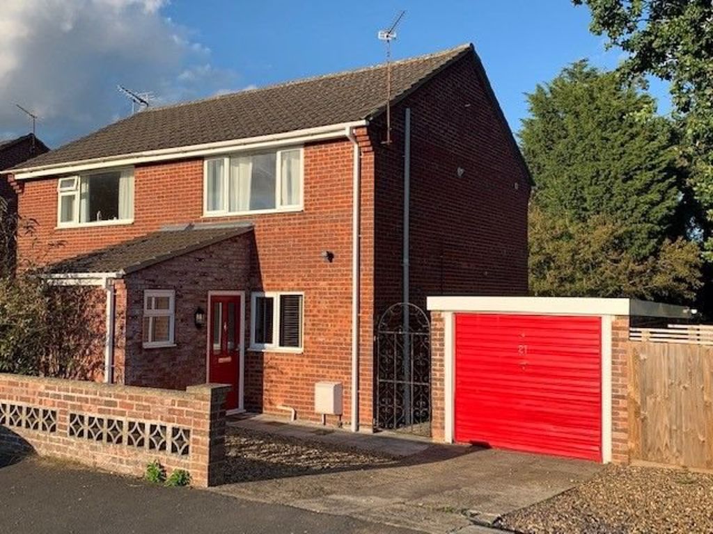 2 bed semidetached house to rent in Ellinor Road, North Walsham NR28