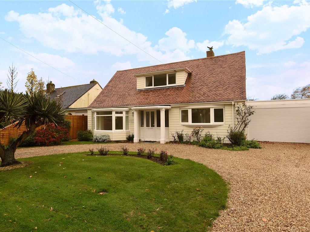 4 bed detached house for sale in Cherry Lane, Chichester PO20, £850,000