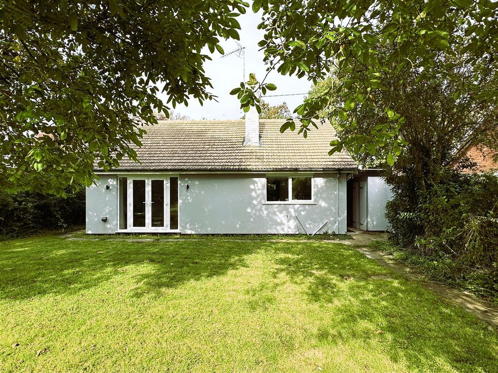 3 bed detached bungalow for sale in The Uplands, Beccles NR34, £335,000