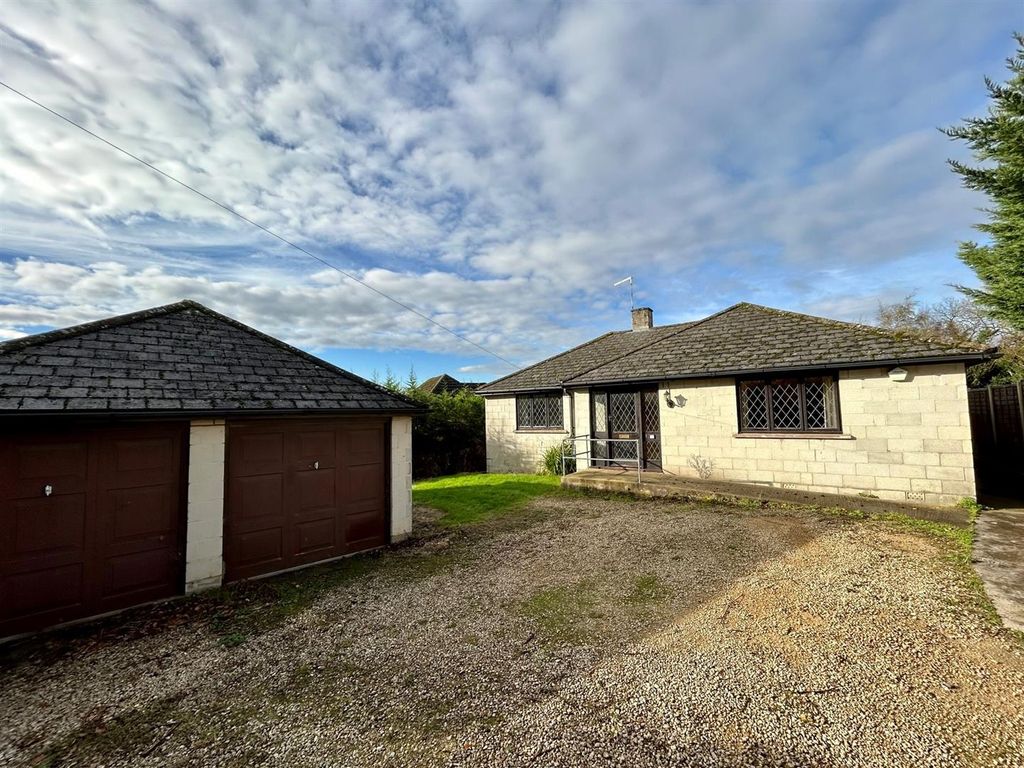 Hardenhuish Lane, Chippenham SN14  