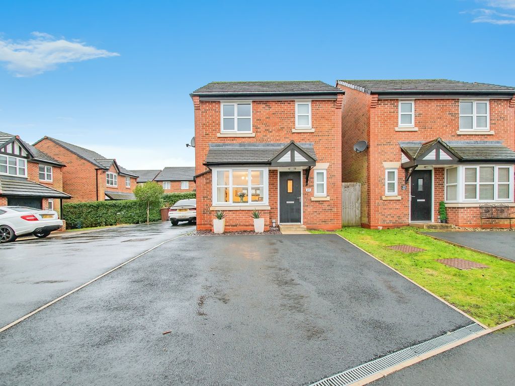 3 bed detached house for sale in Connaught Avenue, Radcliffe